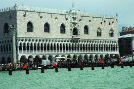 Дворец дожей (Палаццо Дукале) — с 810 г. здесь была резиденция правителей Венеции