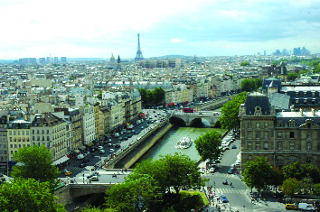 Вид на Париж с южной башни собора Нотр-Дам-де-Пари