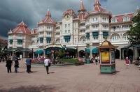 Disneyland Hotel        ,     