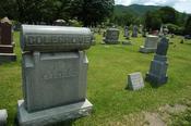 Кладбища в Пенсильвании расположены почему-то вдоль дорог. Несмотря на возраст (более 100 лет) надгробия находятся в идеальном состоянии